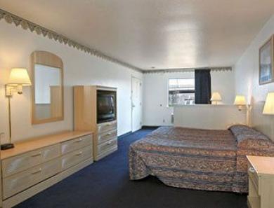 Days Inn Windcrest By Wyndham San Antonio Rom bilde